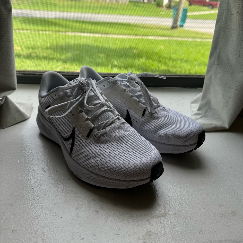 Nike Pegasus 40 By You SZ 8 white/black